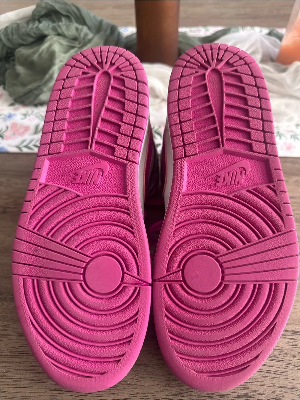 JORDAN 1 MID PS 'FIRE PINK Youth Shoes 2.5Y